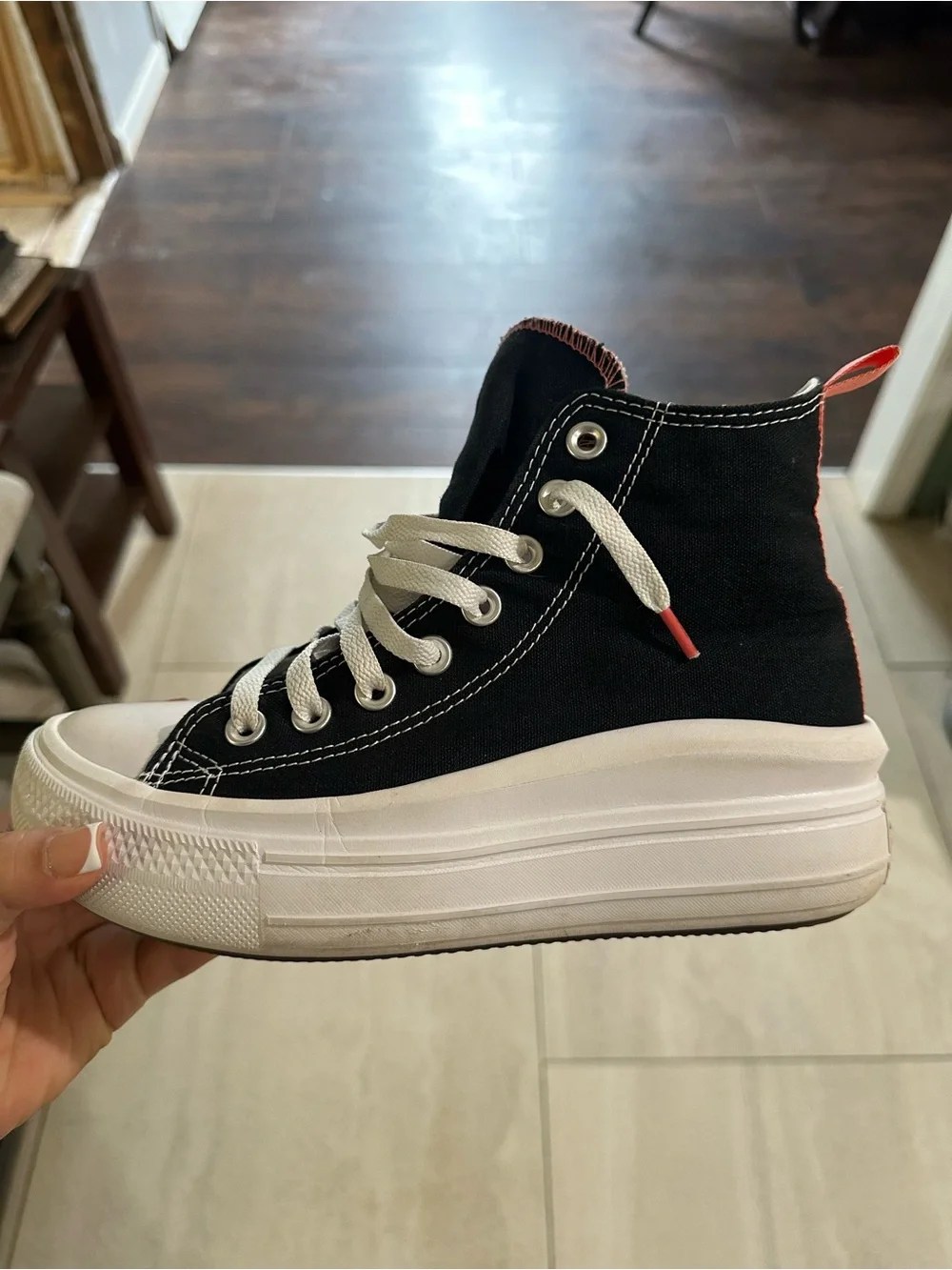 Converse - Picture 2 of 5